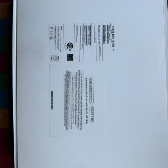Apple MacBook Air 13.6in 256GB M2 (2022) - Picture 3 of 12